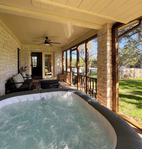 Cozy Getaway Near Lake Travis