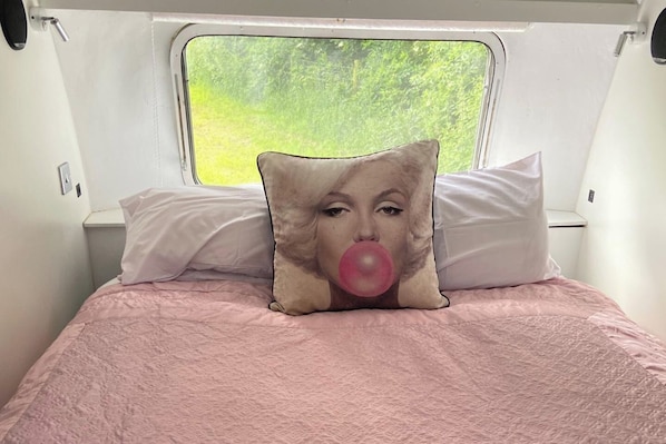 1 soveværelse, sengetøj