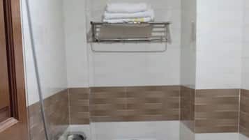 샤워 시설, 레인폴 샤워기, 고급 세면용품, 헤어드라이어