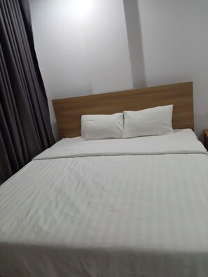 Hypo-allergenic bedding, free minibar items, desk, laptop workspace - Purple Sun Apartment & Spa Da Nang (Da Nang)