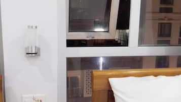 Ropa de cama hipoalergénica y minibar (con algunos artículos gratuitos)