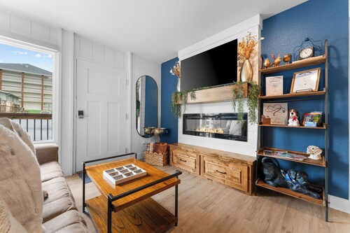 Hidden Gem:
No Stairs/Plush King
Walk 2 Downtown 
Couples/Families

