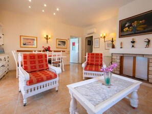 Casa, 4 dormitoris, terrassa | Sala d'estar