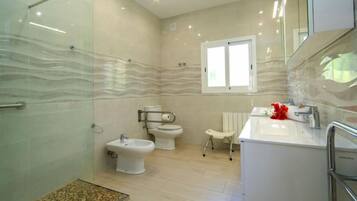 House, 4 Bedrooms, Terrace | Bathroom