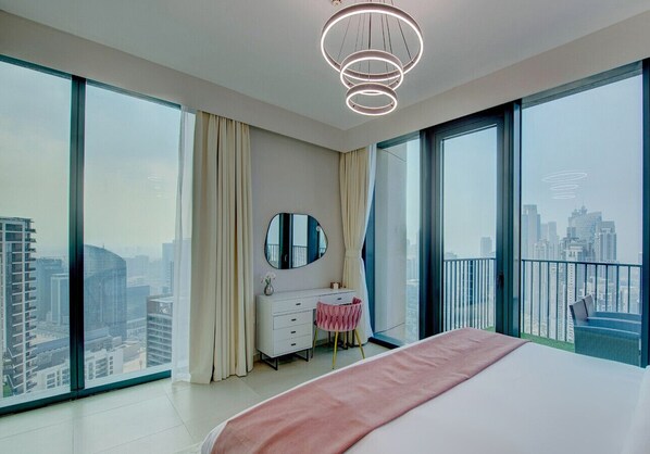 2 bedrooms, desk, iron/ironing board, WiFi