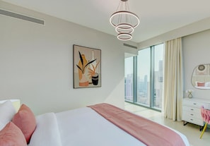 2 bedrooms, desk, iron/ironing board, WiFi