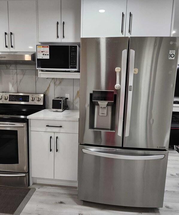 Private kitchen - Two bedroom luxury Basement suite (Calgary)