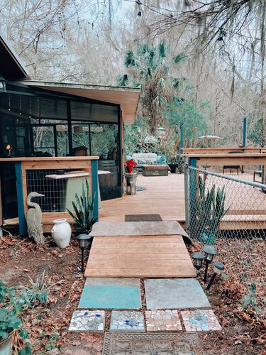 The Blue Heron Hideaway- 2-bedroom cottage in lovely Cross Creek, FL,