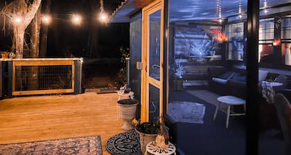The Blue Heron Hideaway- 2-bedroom cottage in lovely Cross Creek, FL,