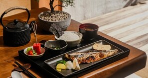 Tägliches inbegriffenes japanisches Frühstück