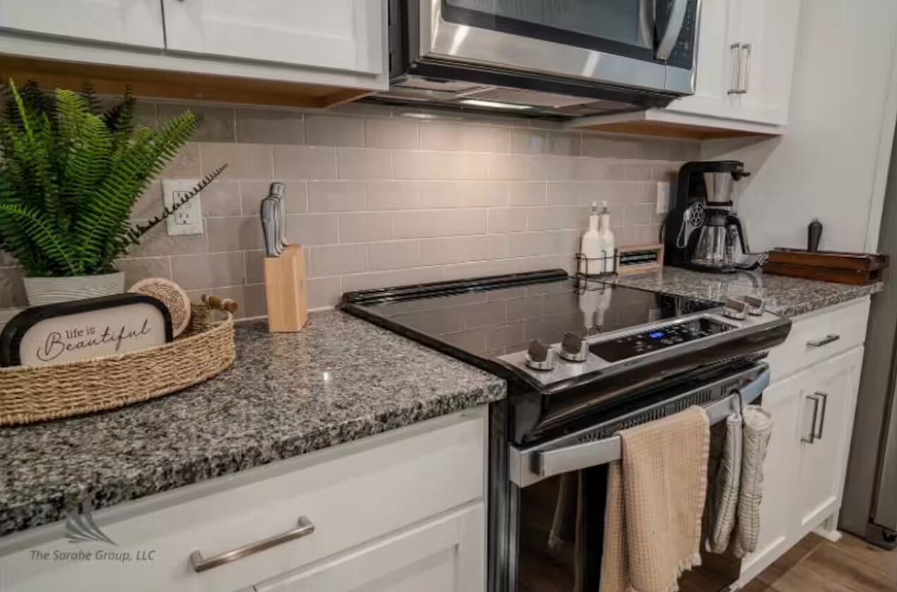 Refrigerador, microondas, horno, placa de cocina