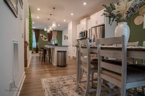 Luxury Meets Location: Stylish 3BD/3.5BA Retreat in the Heart of Charlotte!