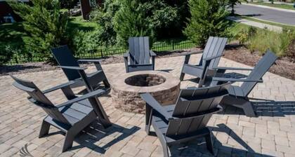 Luxury Meets Location: Stylish 3BD/3.5BA Retreat in the Heart of Charlotte!