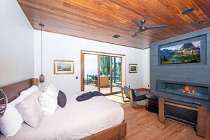 7 bedrooms, desk, iron/ironing board, travel cot