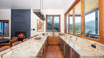 KylskÄp, mikrovÄgsugn, ugn och spishÀll