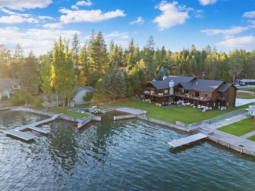 The Driftwood Lakefront Estate