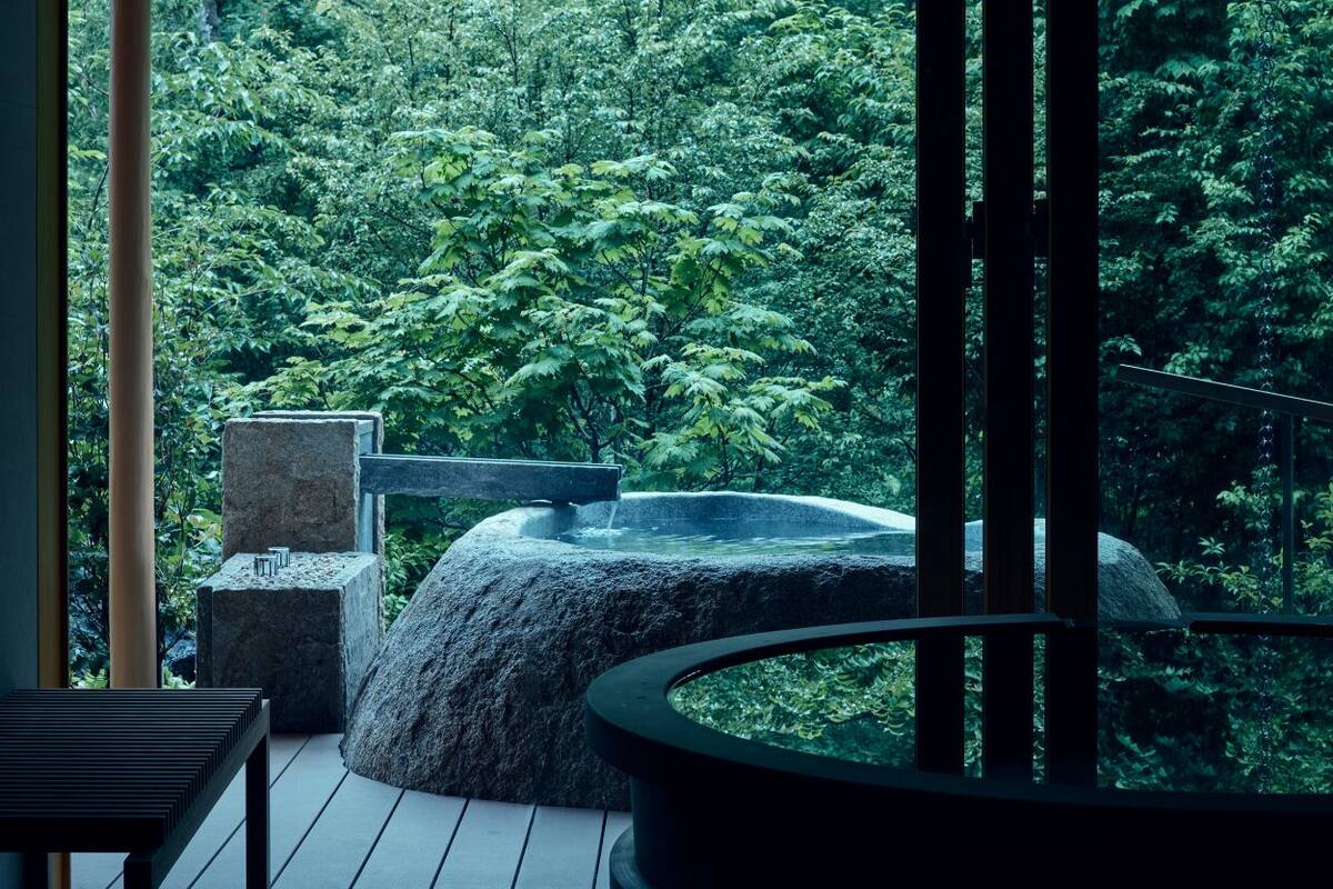 룸 (Garden Suite, mine) | 욕실 | 샤워기/욕조 결합, 레인폴 샤워기, 친환경 세면용품, 헤어드라이어