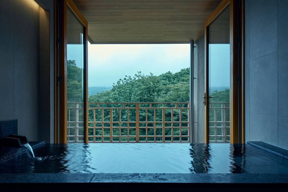 룸 (Standard Suite, Infinity Stone Bath) | 욕실 | 샤워기/욕조 결합, 레인폴 샤워기, 친환경 세면용품, 헤어드라이어