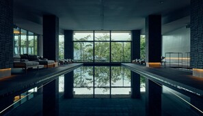 Kolam renang tertutup, kolam renang terbuka 