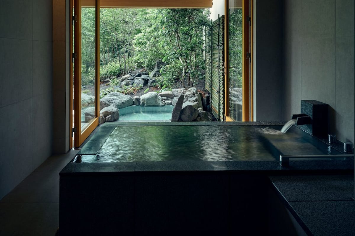 스위트, 금연 (Open Air Rock Bath Type B) | 욕실 | 샤워기/욕조 결합, 레인폴 샤워기, 친환경 세면용품, 헤어드라이어