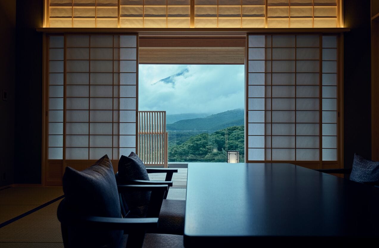 Huone (Roof Top Suite, hana) | Oleskelualue | 50–tuumainen taulutelevisio, jossa digitaalikanavat