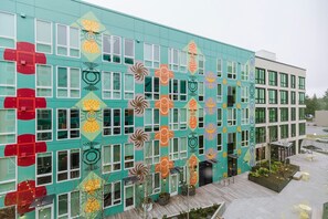 Exterior - Blueground | Redmond, pool & AC, nr park (Seattle)