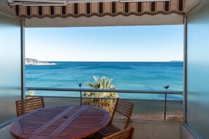 Outdoor dining - Location au Lavandou d'un beau T2 face mer pour 4 personnes. (LE LAVANDOU)