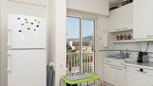 Unclassified image, 2 of 11, button - Beautiful T2 for 4 people for rent in Le Lavandou, facing the sea. (LE LAVANDOU)