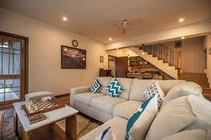 Premium Room, Non Smoking, Mountain View | Living area