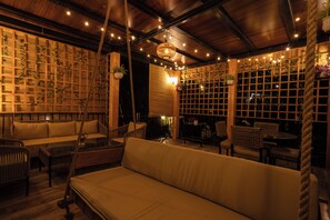 Executive lounge - The Friendship Lane (Salt)