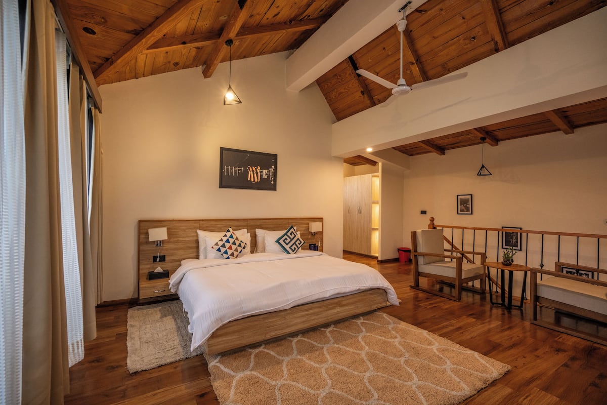 Premium kamer, niet-roken, uitzicht op bergen | Luxe beddengoed, een kluis op de kamer, individueel gedecoreerd