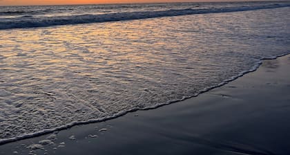 Seaside Retreat: 2-bedroom condo with WiFi in Charming Carlsbad