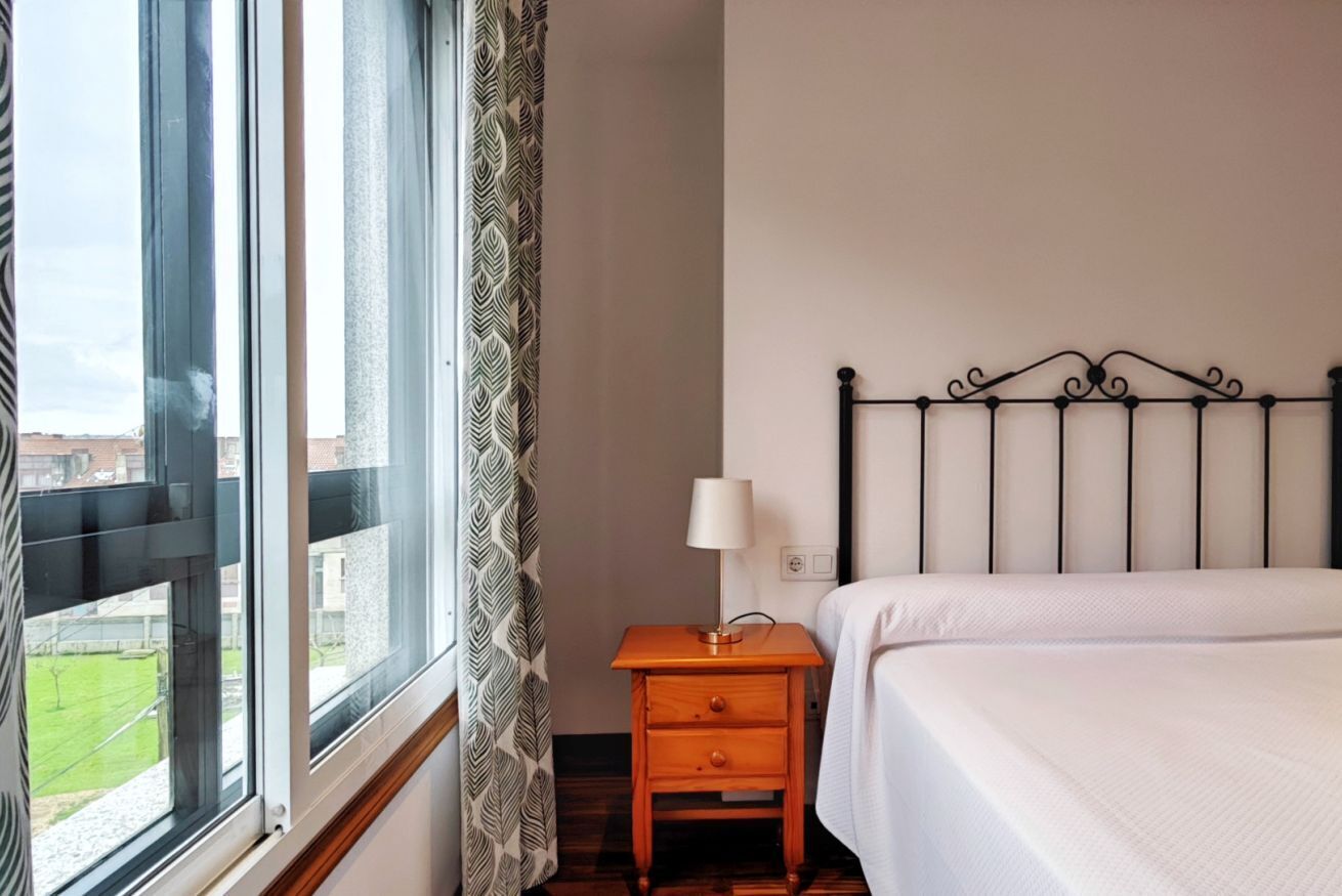 2 habitaciones, tabla de planchar con plancha, wifi y ropa de cama 