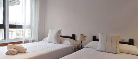 2 chambres, fer et planche Ă repasser, Wi-Fi, draps fournis