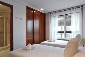 2 bedrooms, iron/ironing board, WiFi, bed sheets - Desconectaengalicia Lanzada 85m beach (Sanxenxo)