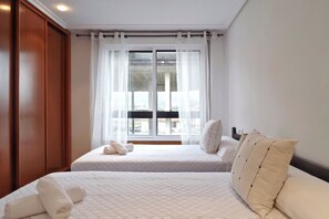 2 bedrooms, iron/ironing board, WiFi, bed sheets - Desconectaengalicia Lanzada 85m beach (Sanxenxo)