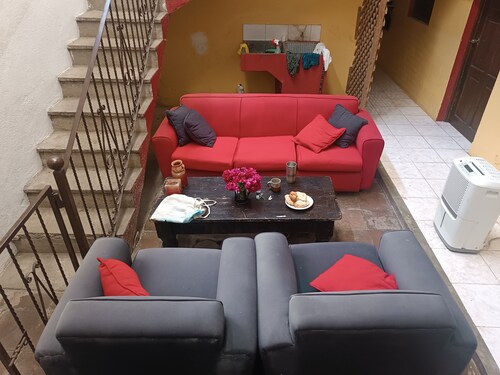 Charming 6-bedroom bed & breakfast in marvelous Antigua Guatemala