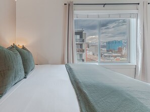1 Schlafzimmer, Schreibtisch, Bügeleisen/Bügelbrett, Reisekinderbett