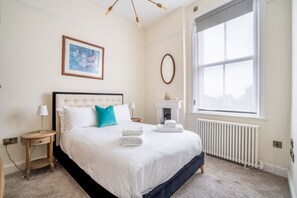 1 bedroom, iron/ironing board, internet - 8 Rowntree House - sleeps 2 guests  in 1 bedroom (York)