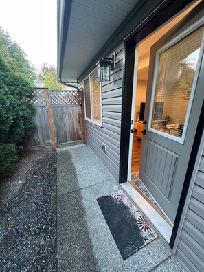 Exterior detail - Beautiful Entire 2 Bedroom Suite (Nanaimo)