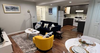 Beautiful Entire 2 Bedroom Suite