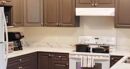 Beautiful Entire 2 Bedroom Suite