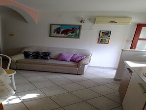 Appartement (Two Bedroom Apartment with Terrace (A) | Privékeuken | Een koelkast