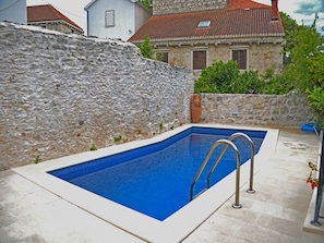 Apartment (Two Bedroom Apartment with Terrace (A) | Pool | Seasonal outdoor pool, pool umbrellas, sun loungers - Apartments Villa Nada (Sutivan)