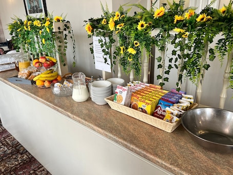 Daily continental breakfast (GBP 5 per person)