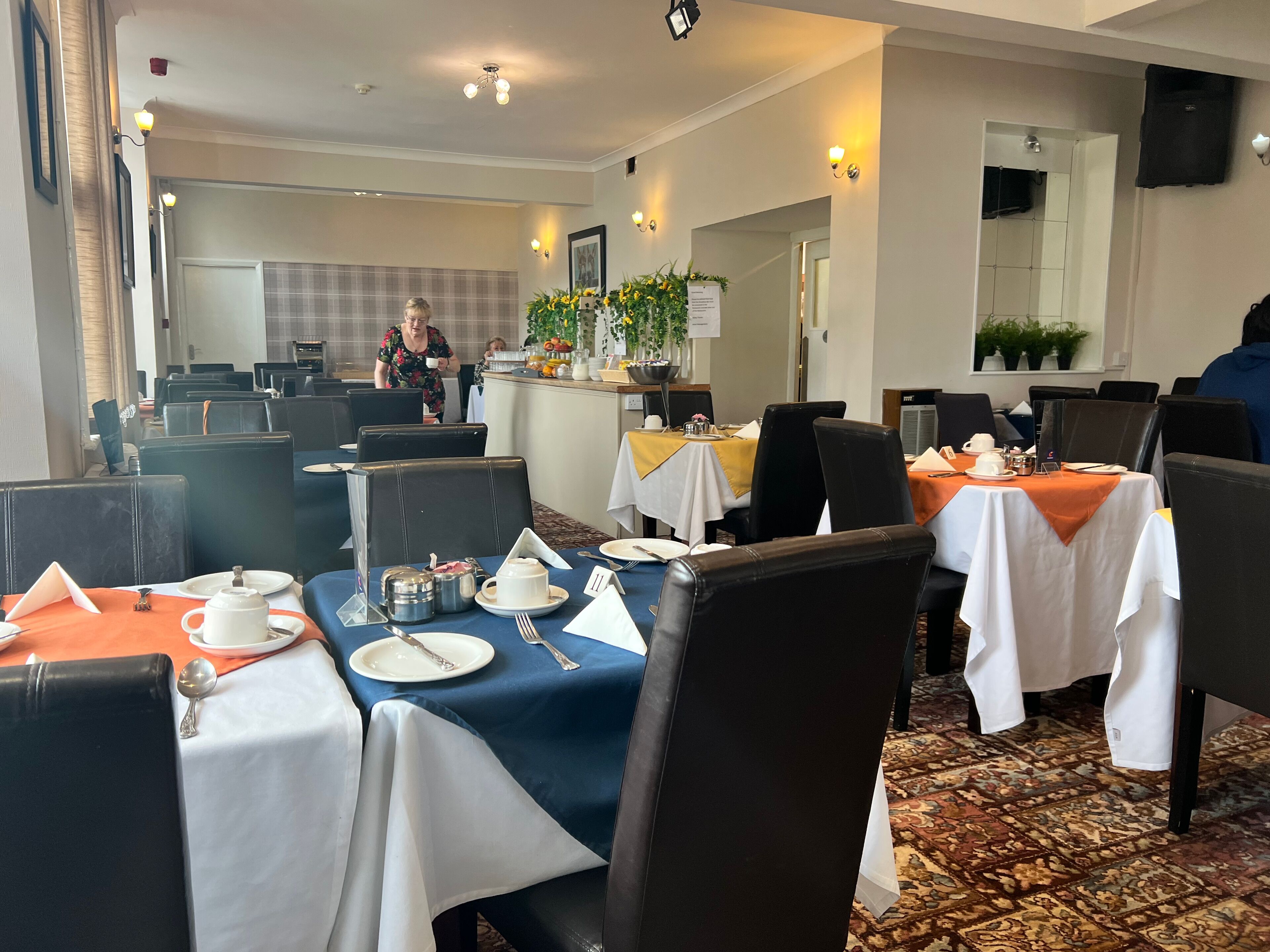 Tägliches kontinentales Frühstück (5 GBP pro Person)