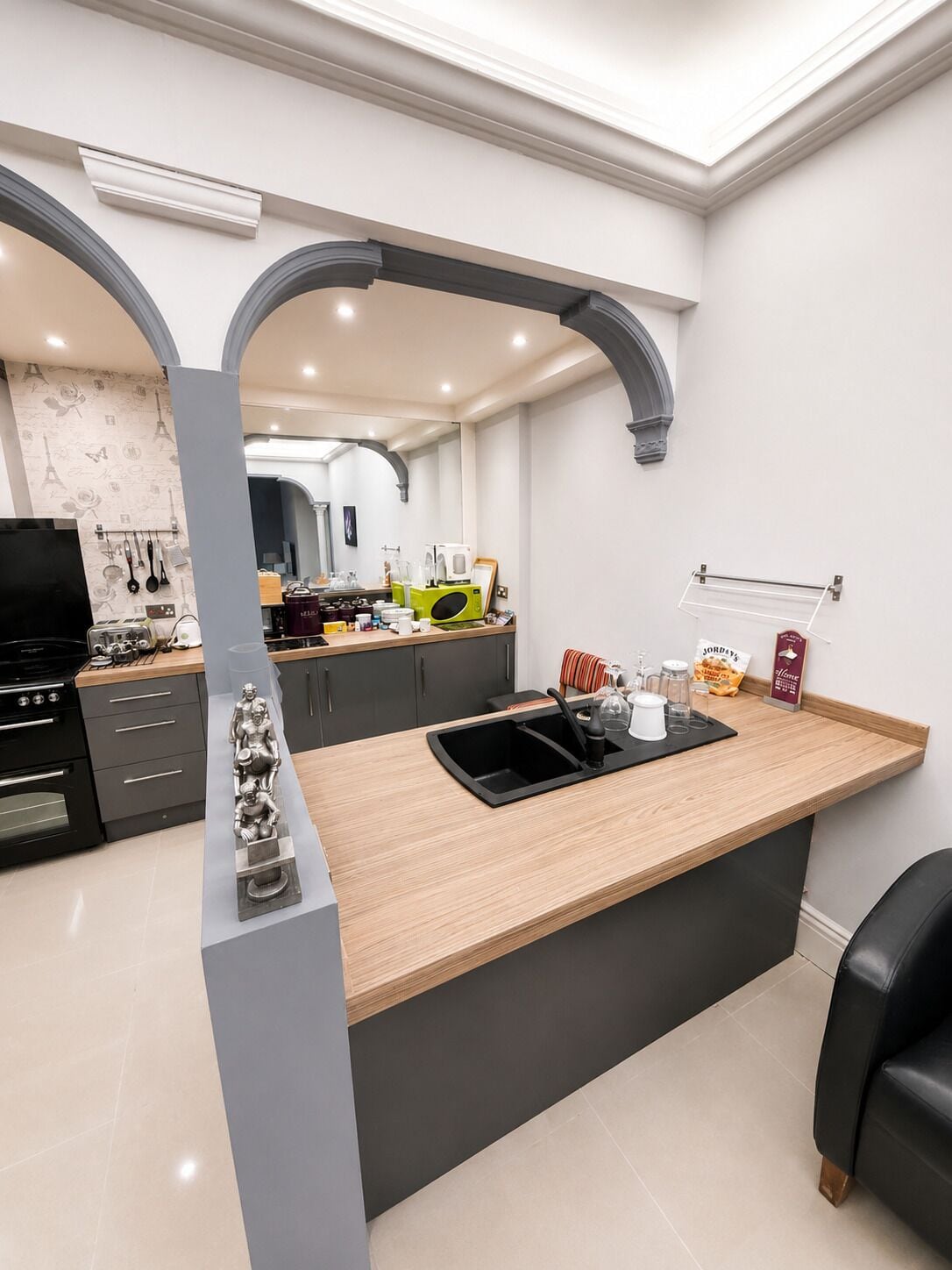 Apartemen Mewah, 2 kamar tidur, pemandangan kota, lantai dasar | Dapur pribadi | Mesin pembuat kopi/teh