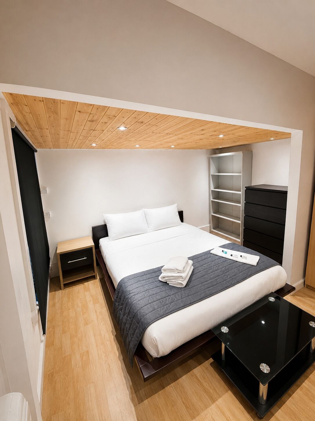 Apartemen Mewah, 2 kamar tidur, pemandangan kota, lantai dasar | Meja kerja, ruang kerja ramah laptop, Wi-Fi gratis, dan seprai linen