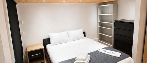 Luxury Apartment, 2 Bedrooms, City View, Ground Floor | Desk, laptop workspace, free WiFi, bed sheets