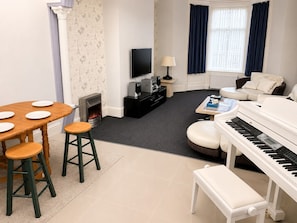 Luxury Apartment, 2 Bedrooms, City View, Ground Floor | Living area - Gresham Hotel Blackpool (Blackpool)